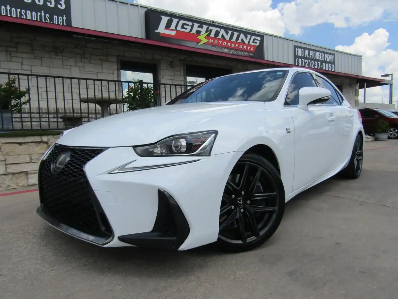 2017 Lexus IS 350 200t's photo