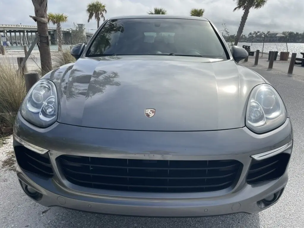 2017 Porsche Cayenne Base photo 4