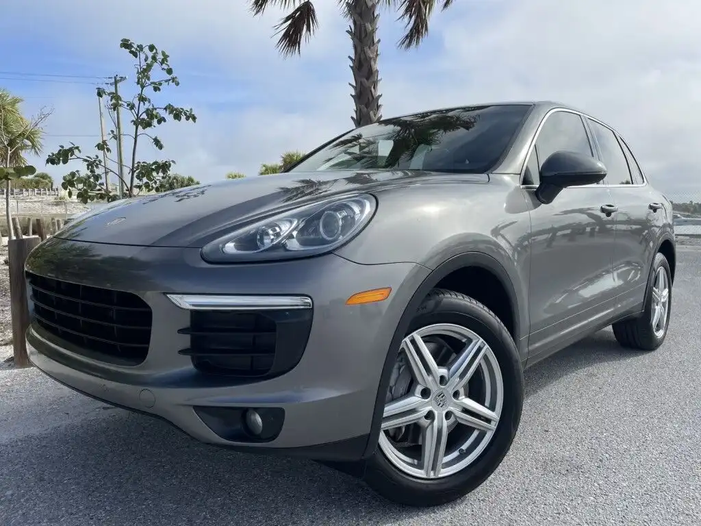 2017 Porsche Cayenne Base's photo