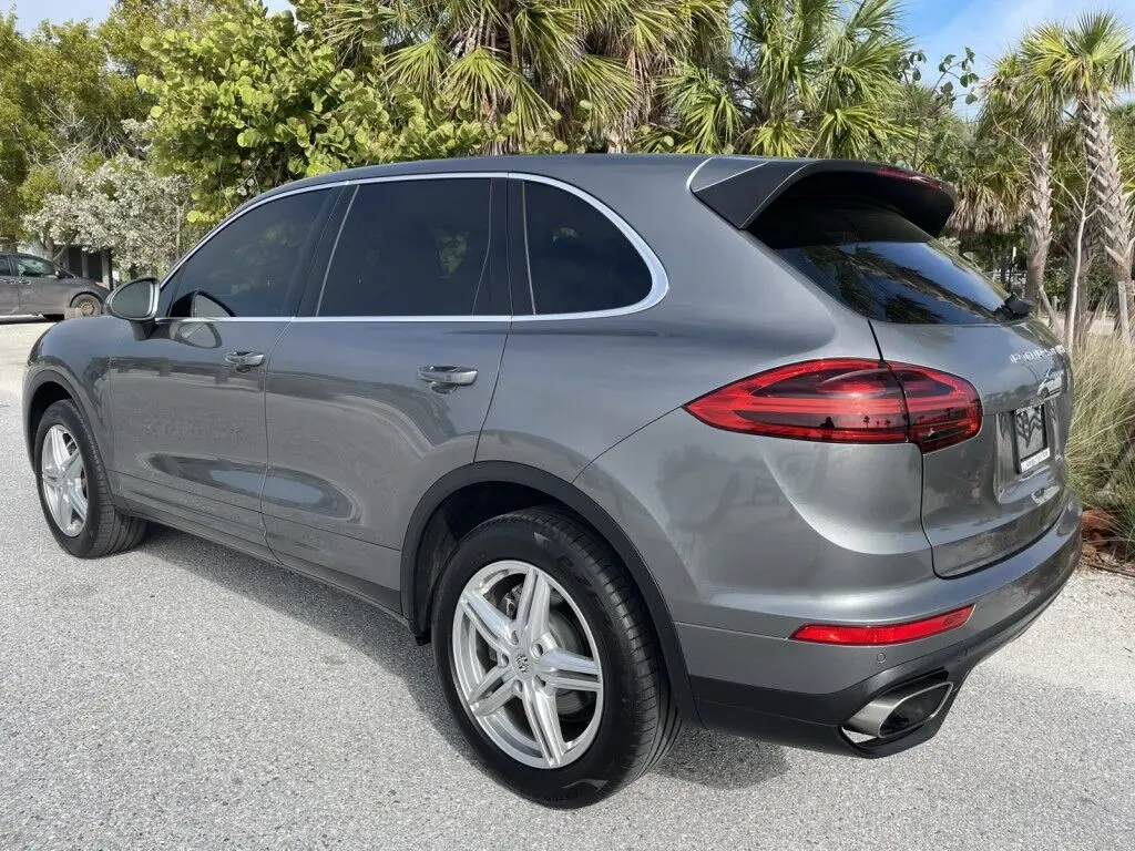 2017 Porsche Cayenne Base photo 5