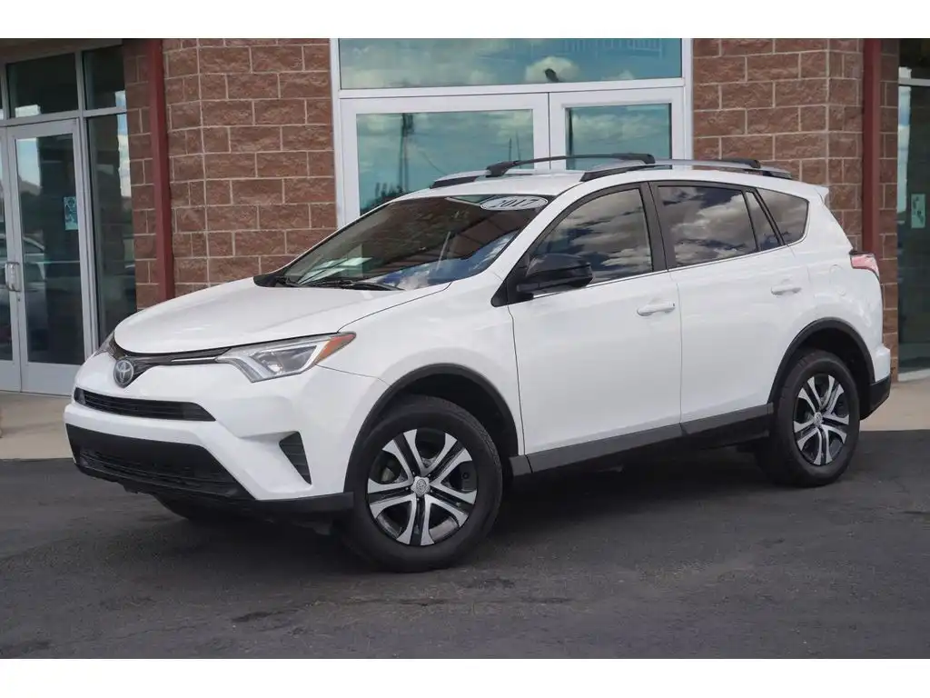 2017 Toyota RAV4 LE AWD's photo