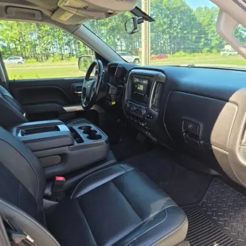 2018 Chevrolet Silverado 1500 LT Crew Cab Short Box photo 4