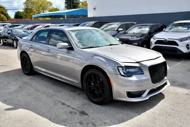 2018 Chrysler 300 S's photo