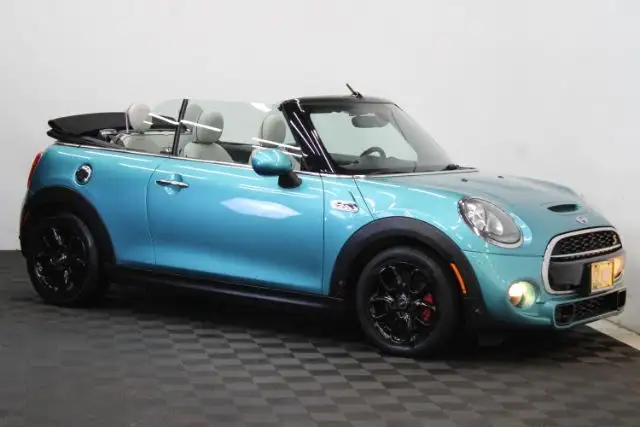2018 MINI Cooper S Convertible's photo