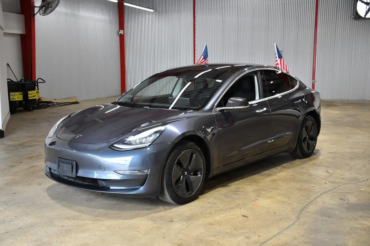 2018 Tesla Model 3 Long Range photo 3