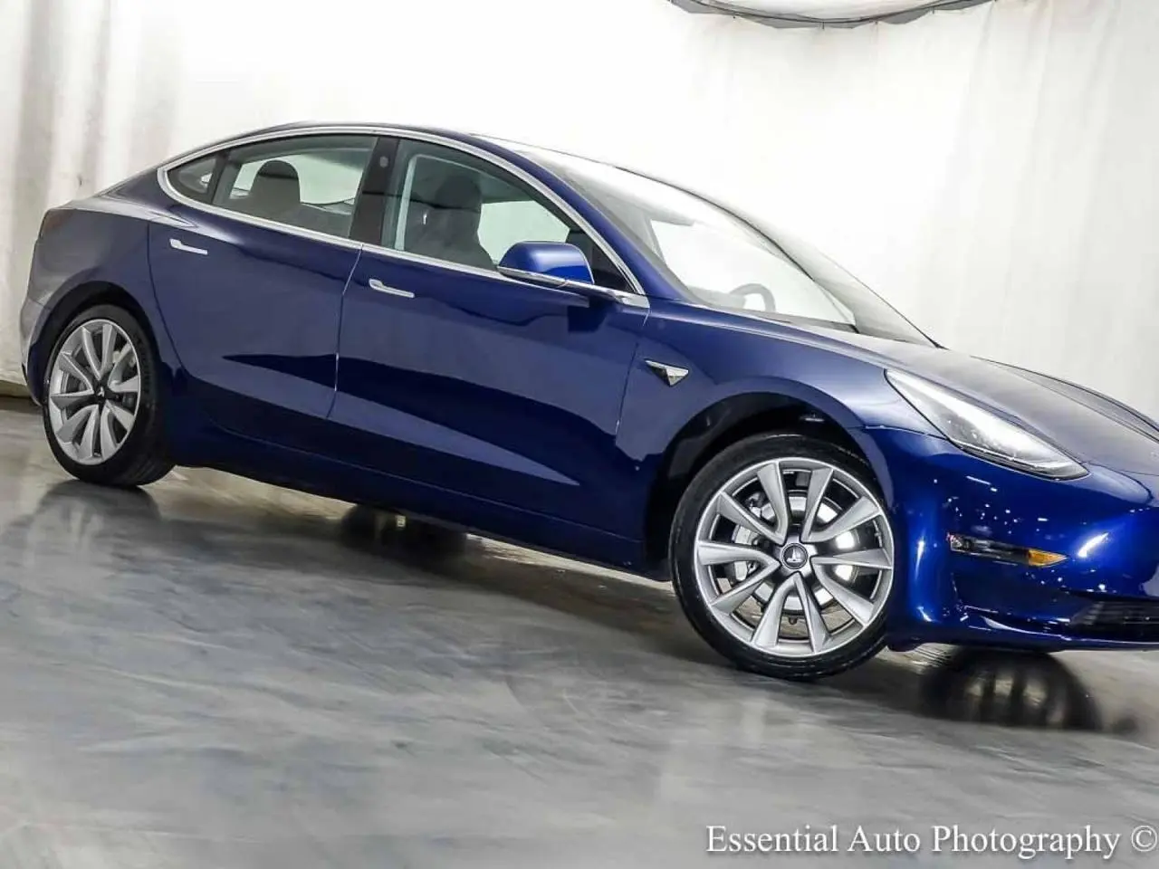 2018 Tesla Model 3 Long Range photo 4