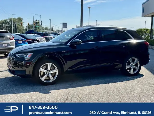 2019 Audi e-tron Premium Plus photo 3
