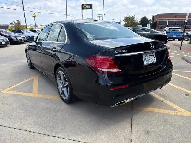 2019 Mercedes-Benz E-Class E300 4MATIC photo 3