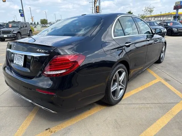2019 Mercedes-Benz E-Class E300 4MATIC photo 4