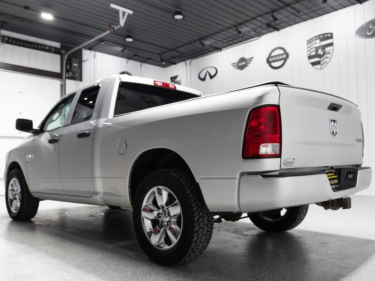 2019 RAM 1500 Classic Express 4x4 Quad Cab 6'4 photo 4