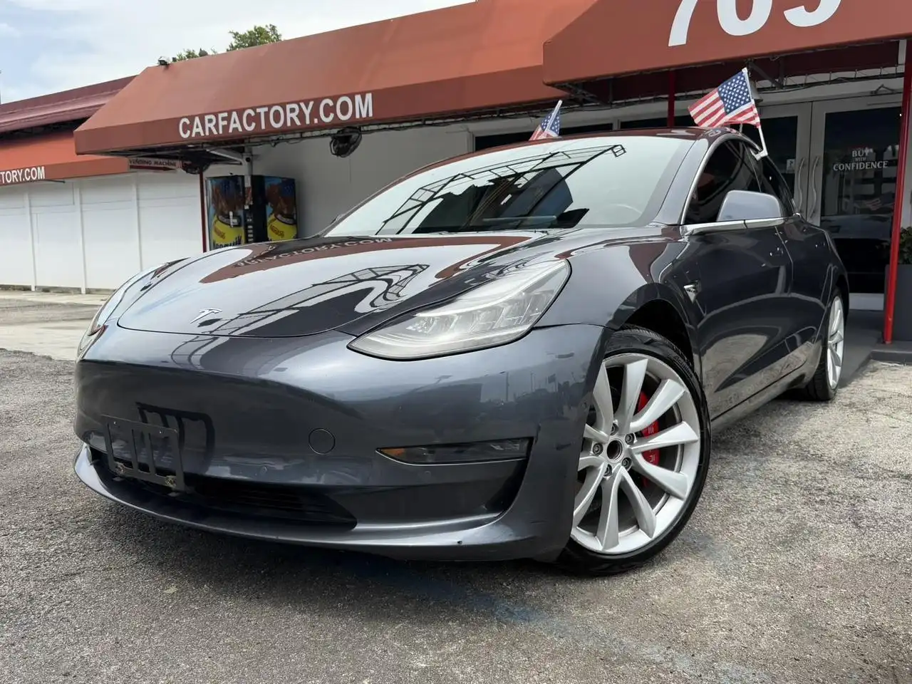 2019 Tesla Model 3 Rear-Wheel Drive Mid Range's photo