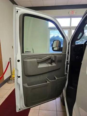 2020 Chevrolet Express Work Van 3500 Extended photo 5