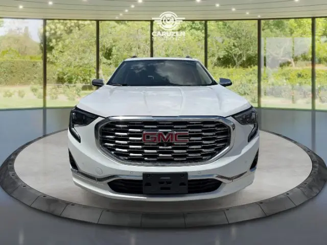 2020 GMC Terrain Denali AWD photo 4