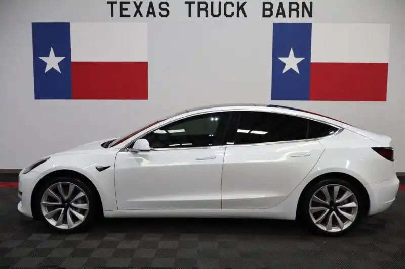 2020 Tesla Model 3 Standard Range Plus's photo