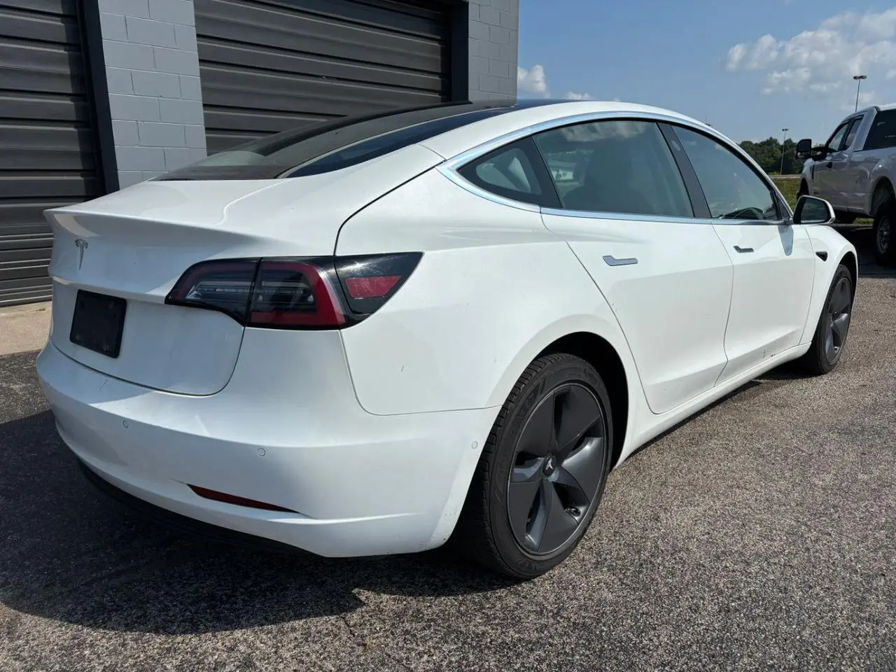 2020 Tesla Model 3 Standard Range Plus photo 3