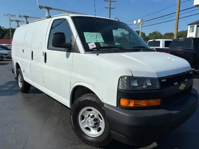 2021 Chevrolet Express 3500 Work Van HD's photo