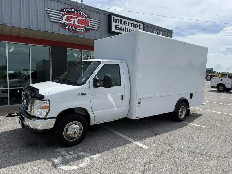 2021 Ford E-Series SRW E-350 Super Duty 138 in WB's photo