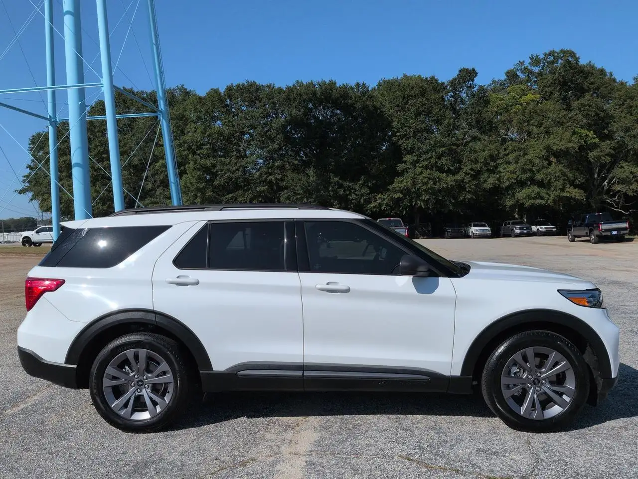 2021 Ford Explorer XLT RWD photo 1