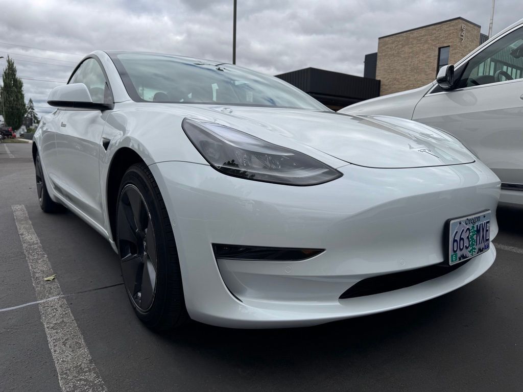 2021 Tesla Model 3 Standard Range Plus's photo