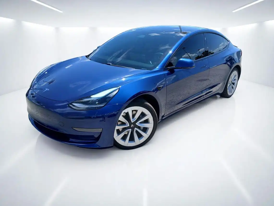 2021 Tesla Model 3 Standard Range Plus's photo