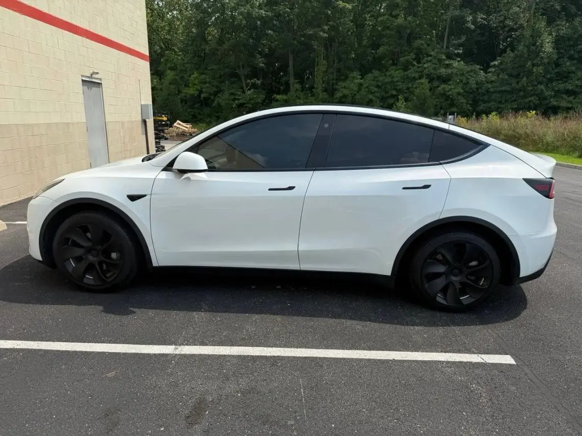 2021 Tesla Model Y Standard Range photo 4