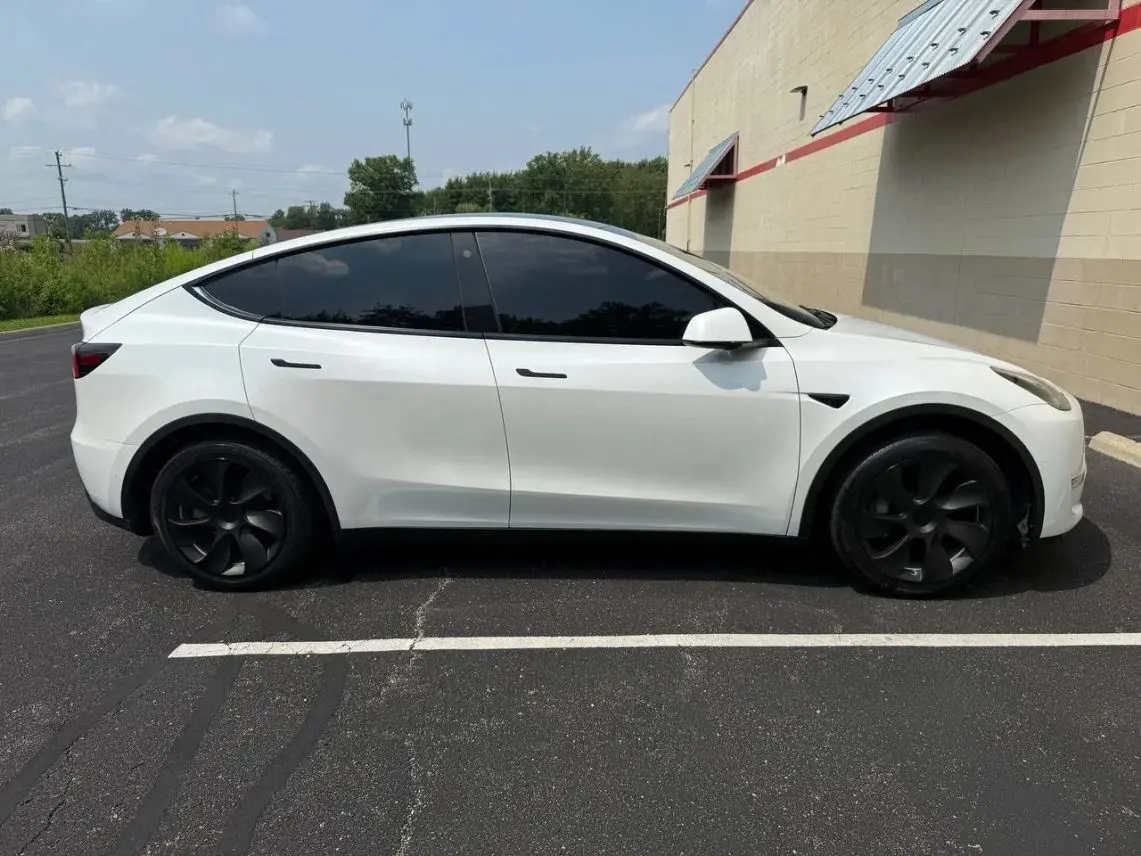 2021 Tesla Model Y Standard Range photo 5