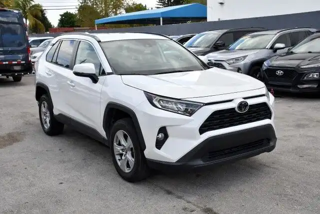 2021 Toyota RAV4 XLE FWD's photo