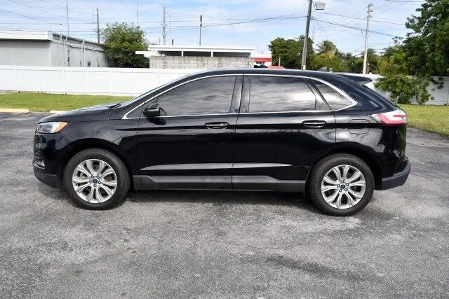 2022 Ford Edge Titanium AWD photo 4