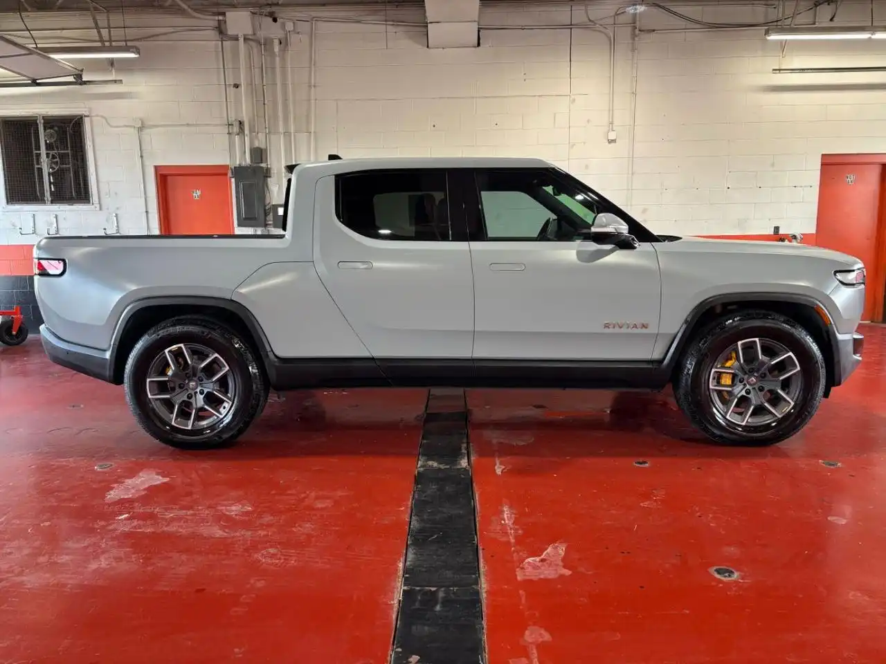 2022 Rivian R1T Adventure's photo