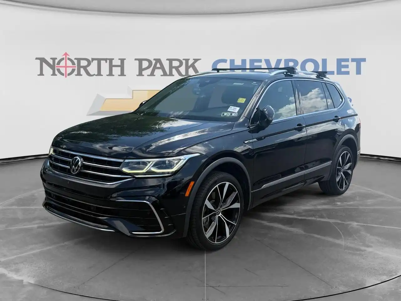 2022 Volkswagen Tiguan 2.0T SEL R-Line 4Motion's photo