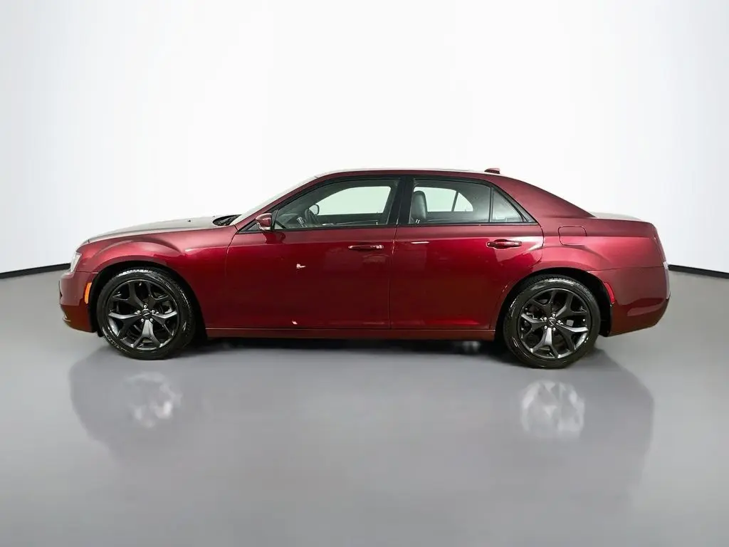 2023 Chrysler 300 S photo 4