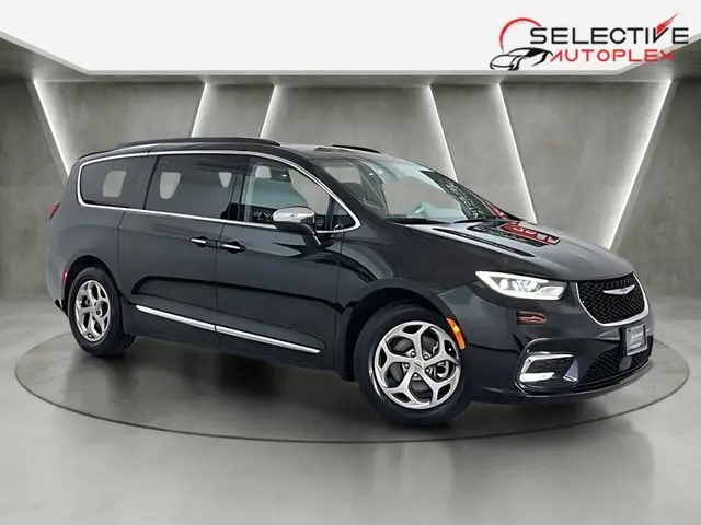 2023 Chrysler Pacifica Limited photo 3