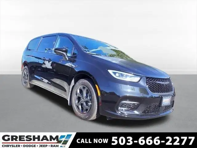 2023 Chrysler Pacifica Hybrid Touring L's photo