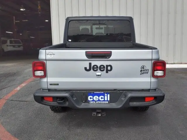 2023 Jeep Gladiator WILLYS photo 3