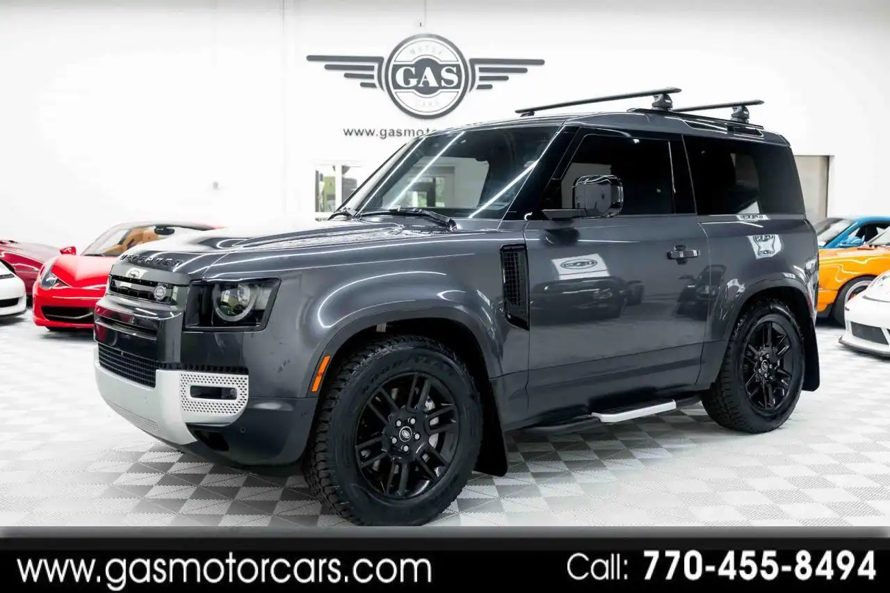 2023 Land Rover Defender SE's photo