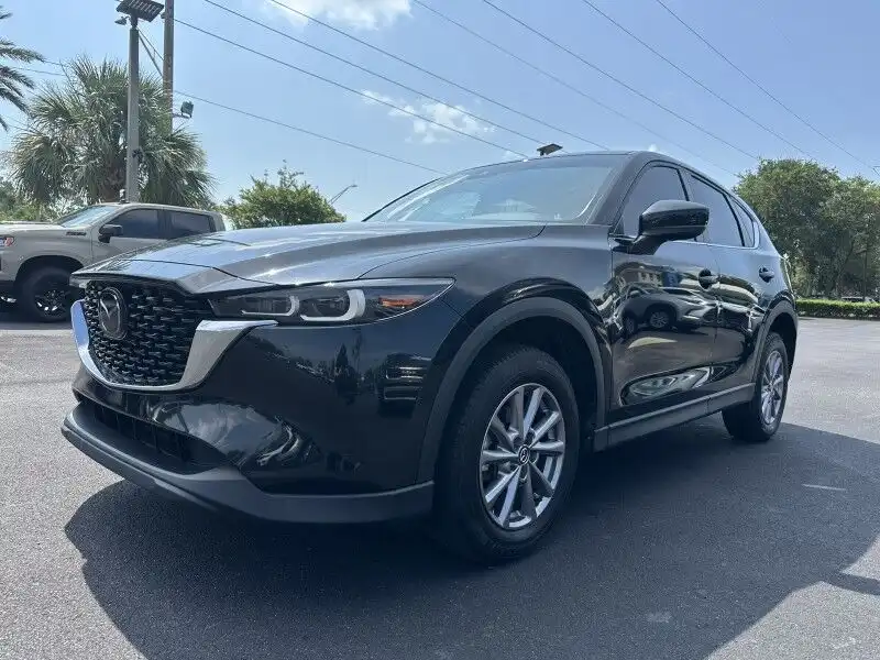 2023 Mazda CX-5 S Preferred package Auto AWD's photo