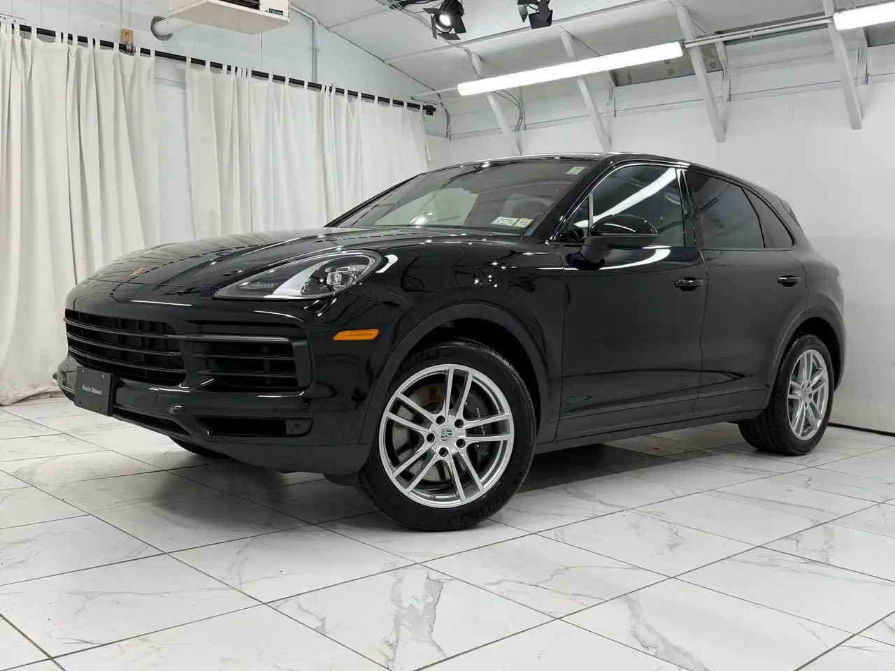 2023 Porsche Cayenne Platinum Edition's photo