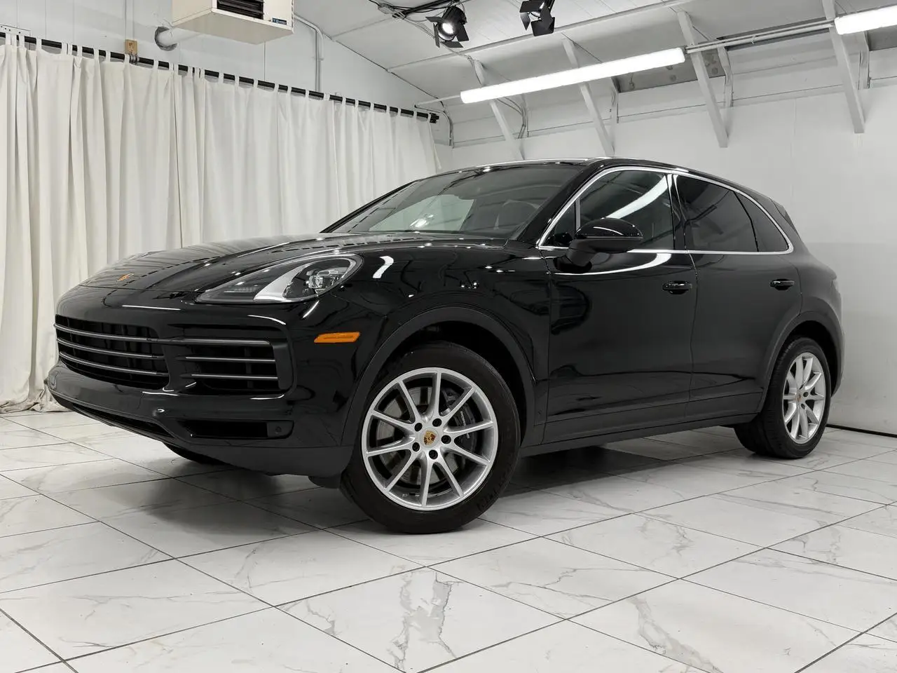 2023 Porsche Cayenne Base photo 1