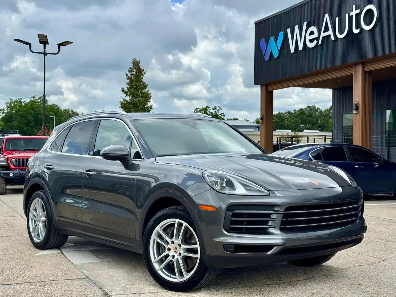 2023 Porsche Cayenne Platinum Edition's photo