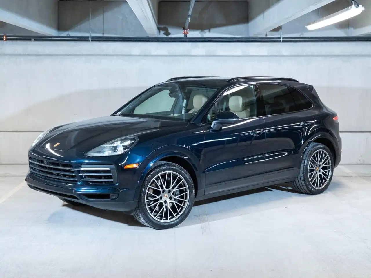 2023 Porsche Cayenne Platinum Edition S's photo