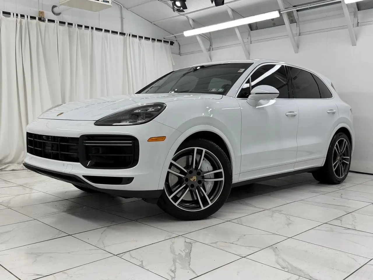 2023 Porsche Cayenne Turbo photo 1