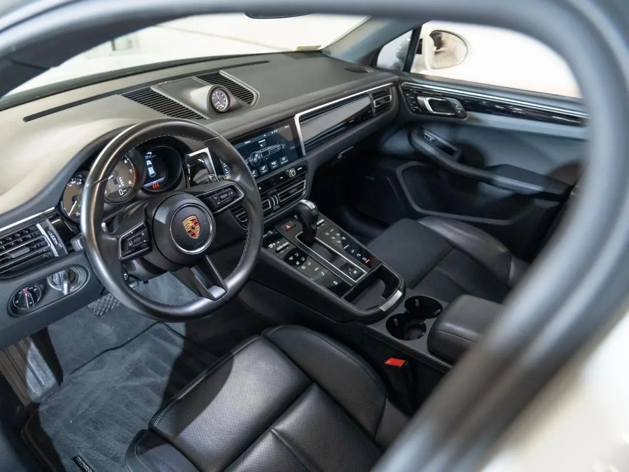 2023 Porsche Macan Base photo 4