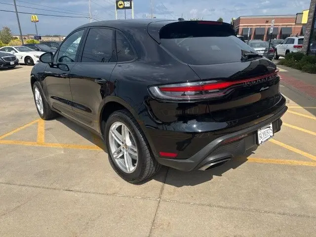 2023 Porsche Macan Base photo 3