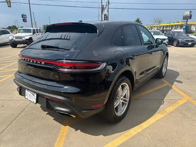 2023 Porsche Macan Base photo 5