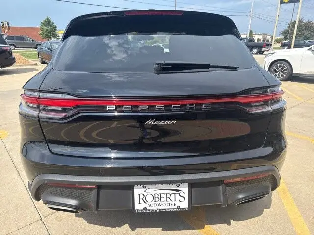 2023 Porsche Macan Base photo 4