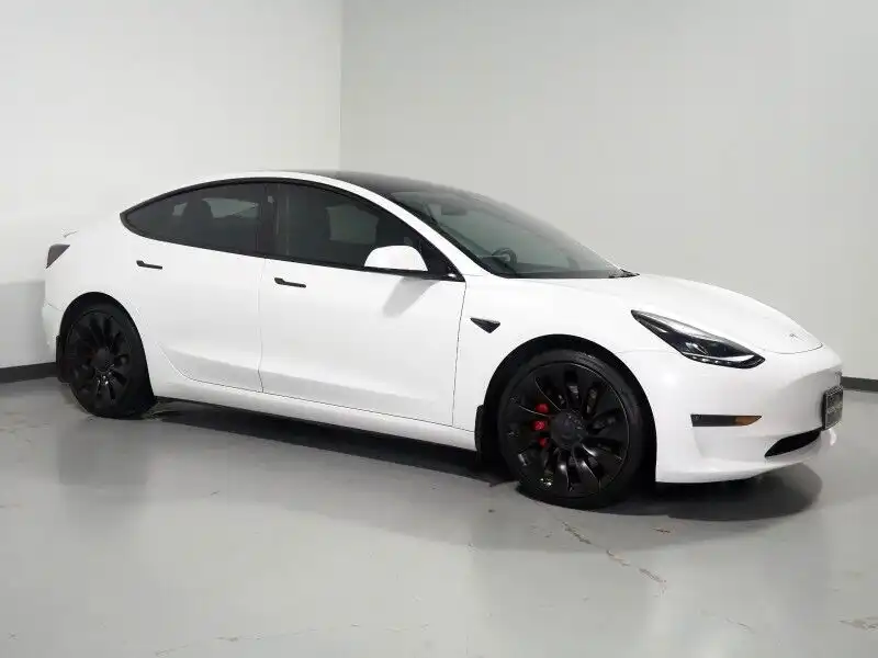 2023 Tesla Model 3 Performance's photo
