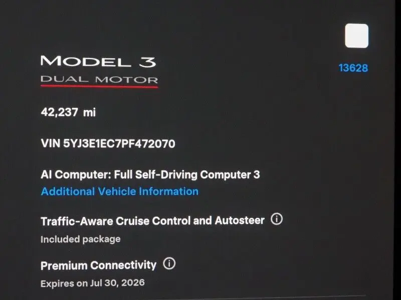 2023 Tesla Model 3 Performance photo 4