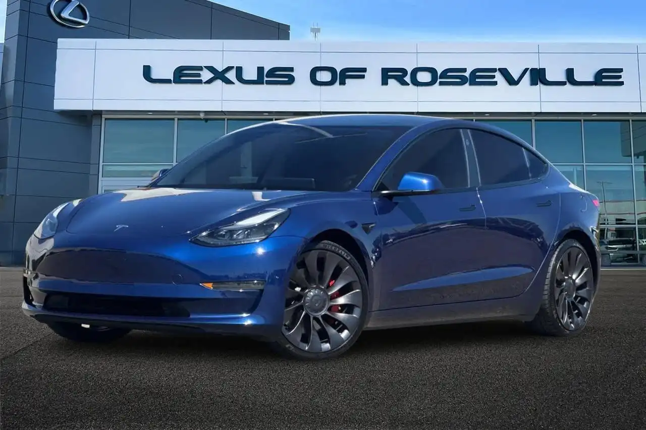 2023 Tesla Model 3 Performance's photo