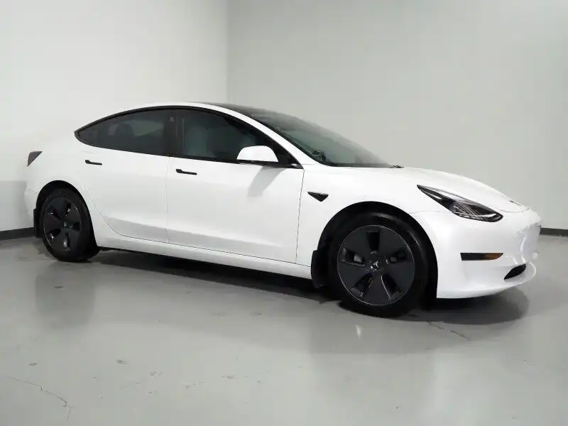 2023 Tesla Model 3 Base's photo