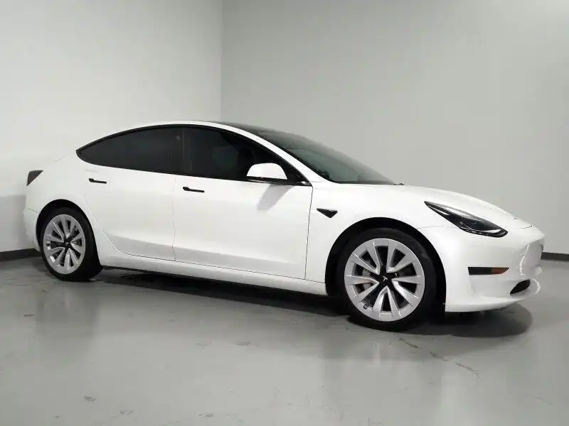 2023 Tesla Model 3 Base's photo